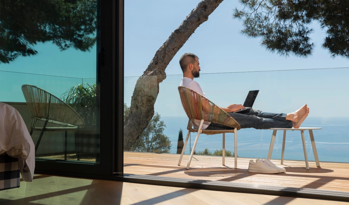 Nómadas digitales: Gestiona tu dinero trabajando desde cualquier lugar